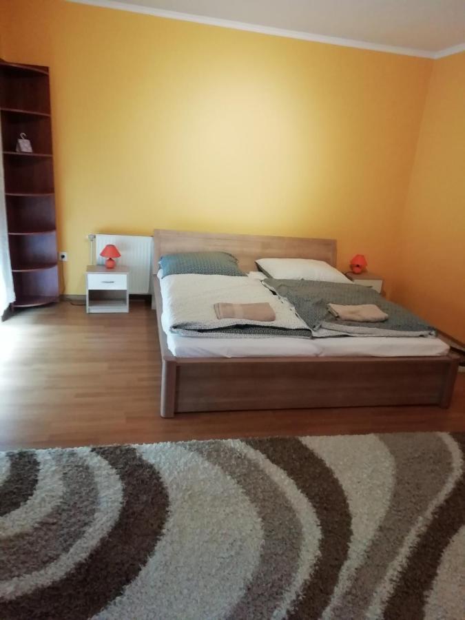 Rokus Apartman Apartment Szeged Exterior photo